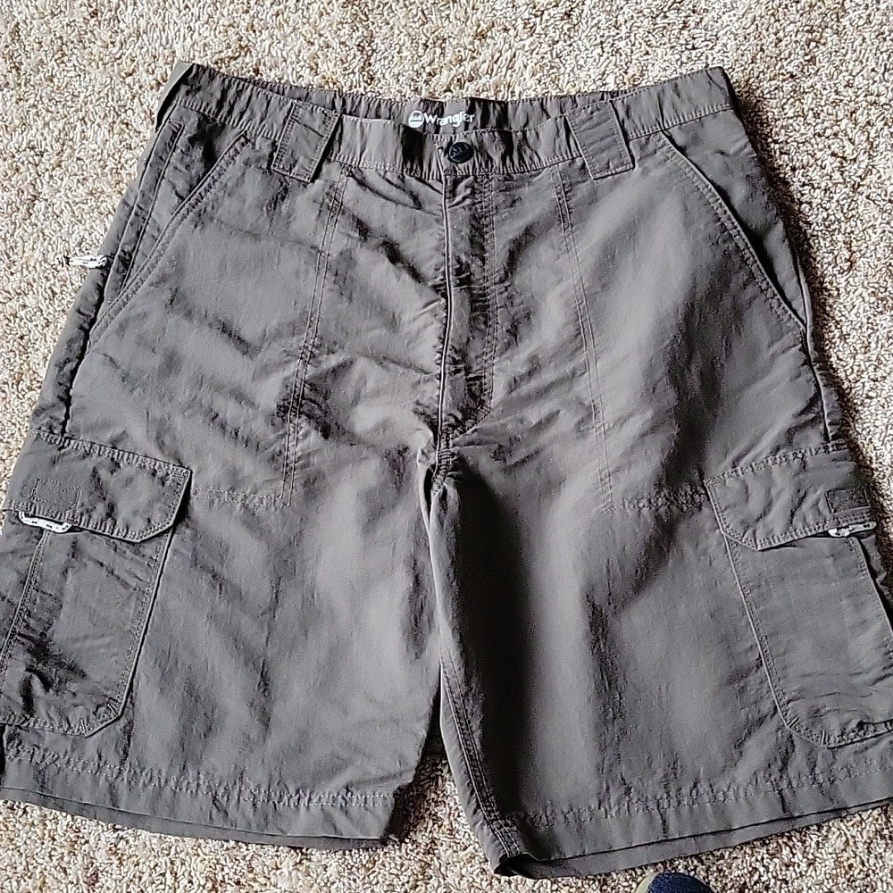 Wrangler shorts, 36, euc